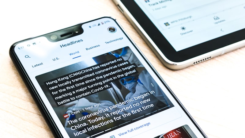 记者正在采访篮球运动员的体育新闻现场画面